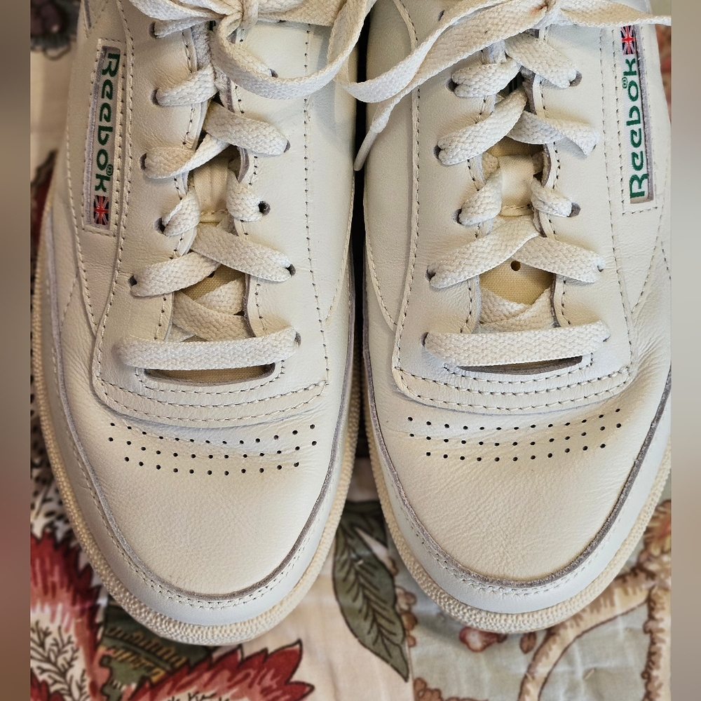 Reebok White and Green Sneakers - Picture 8 of 12